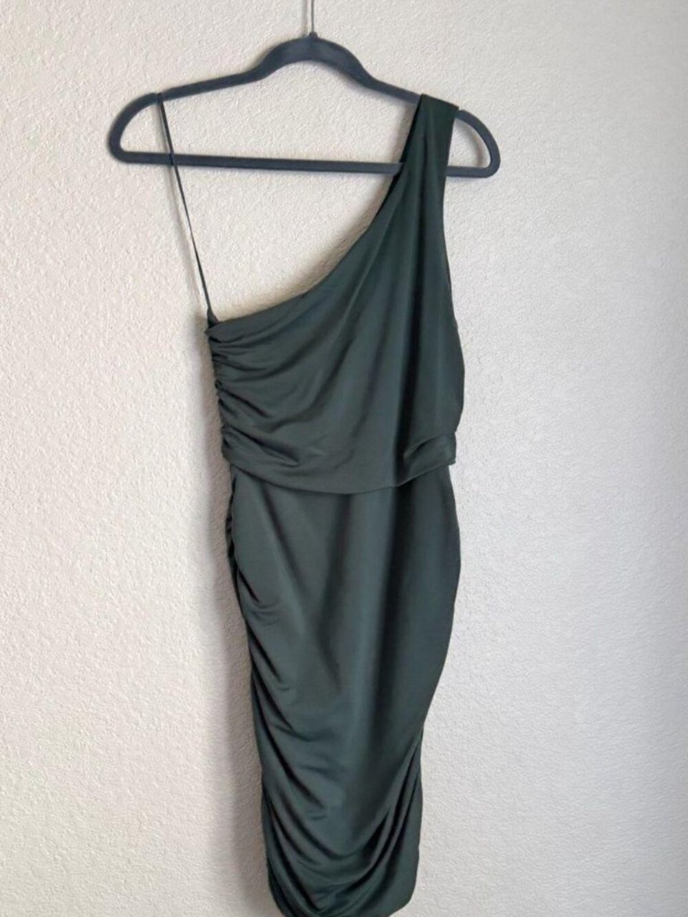 Express Body Contour One Shoulder Ruched Dress - Picture 6 of 6